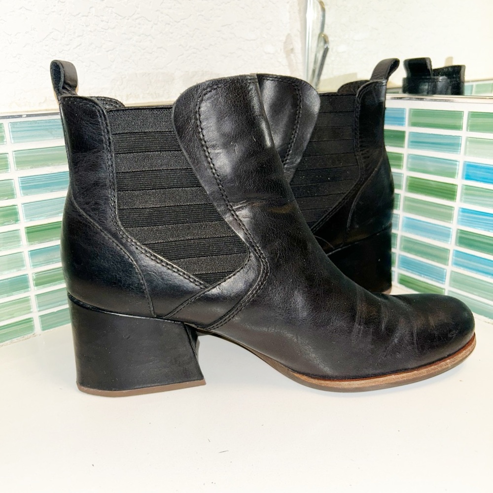 KORK-EASE Albin Ankle Boots Leather & Elastic detail 2” heel in BLACK SZ: 8 1/2